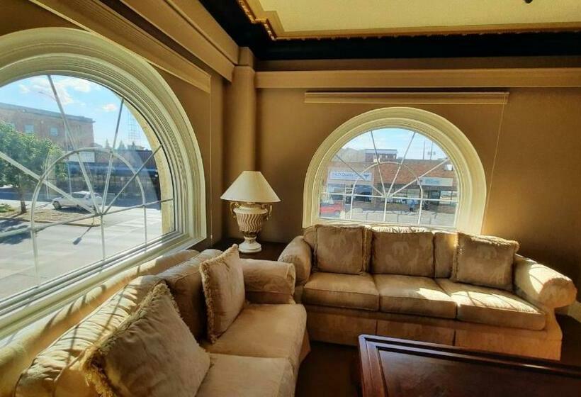 סוויטה אקזקיוטיב, Grant Hall