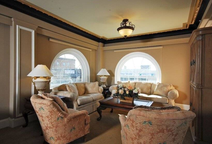 סוויטה אקזקיוטיב, Grant Hall