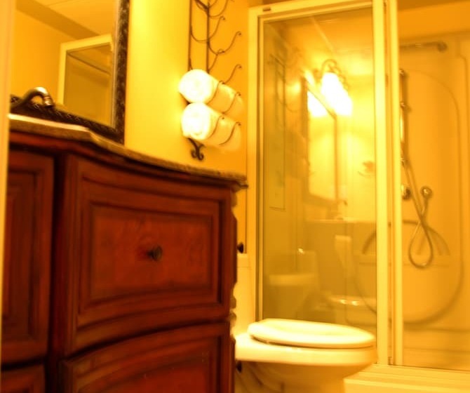 חדר סטנדרט, Grant Hall