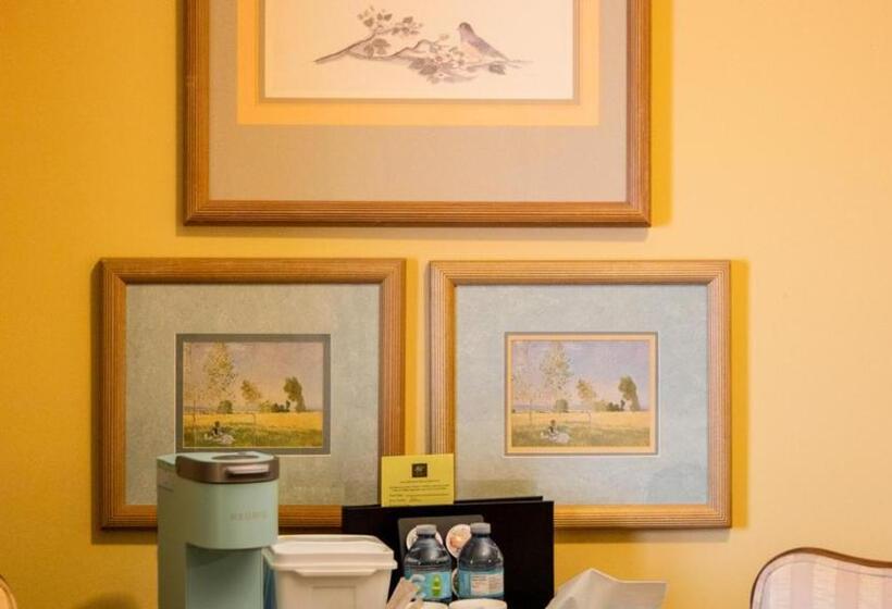 חדר אקונומי, Grant Hall