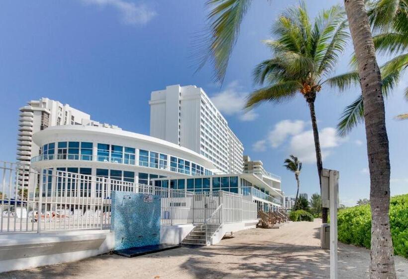 スタンダードスタジオ, Castle Beach: Rumba Suite