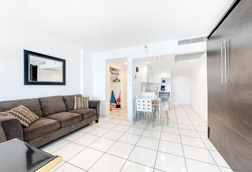 スタンダードスタジオ, Castle Beach: Rumba Suite