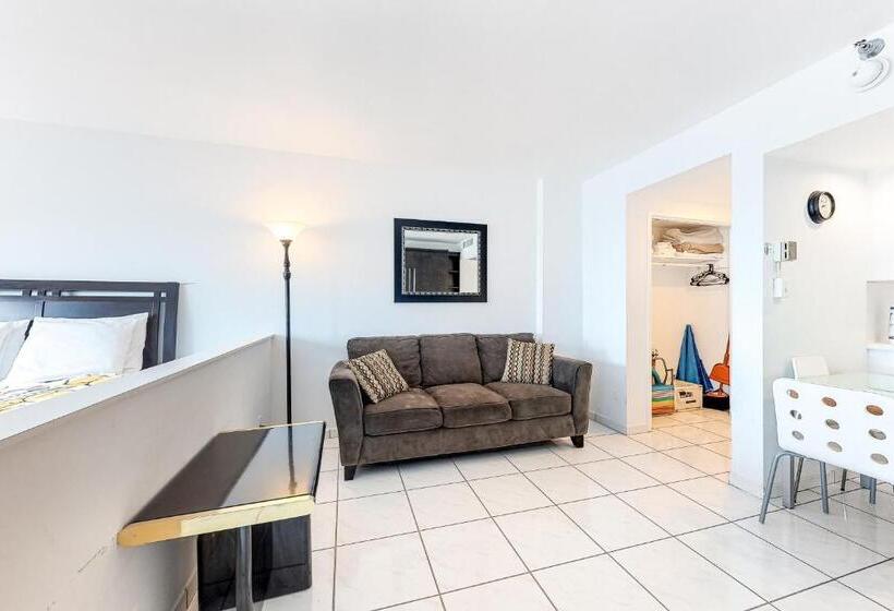 スタンダードスタジオ, Castle Beach: Rumba Suite