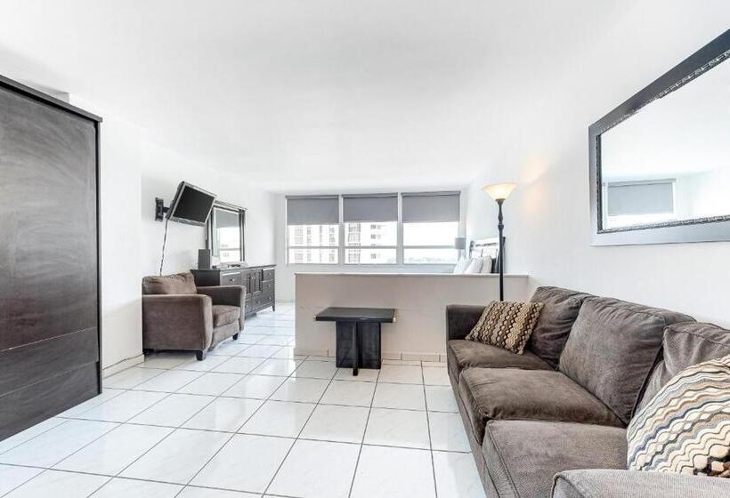 スタンダードスタジオ, Castle Beach: Rumba Suite