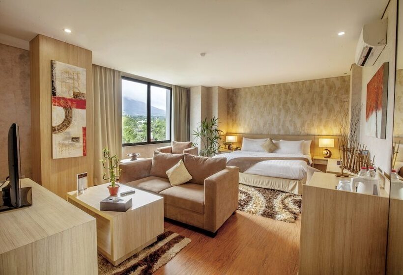 Королевский Люкс, Padjadjaran Suites Resort And Convention