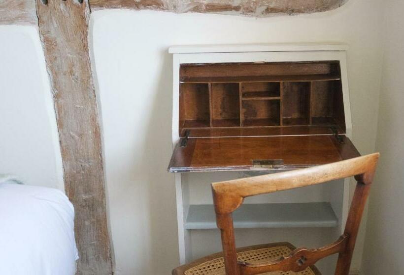 חדר בסיסי, The Greyhound Inn