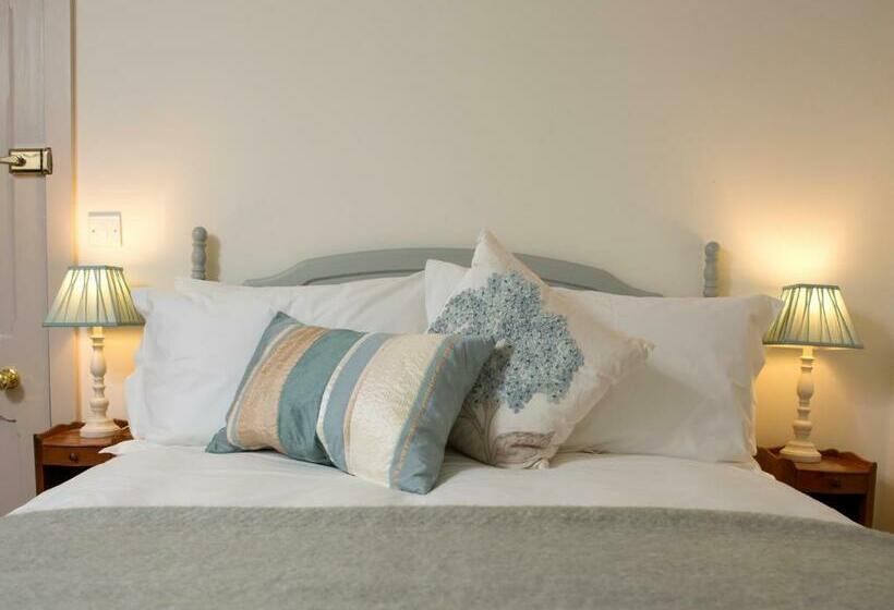 חדר בסיסי, The Greyhound Inn