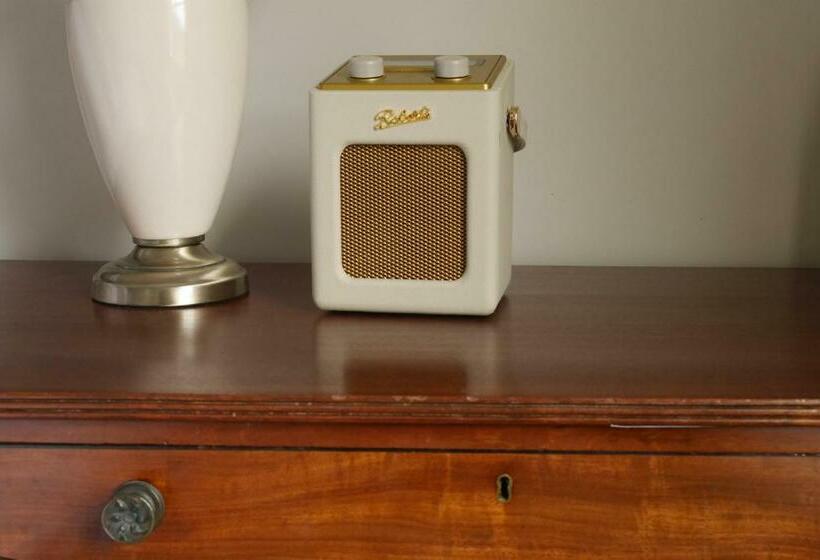 חדר סטנדרט, The Greyhound Inn