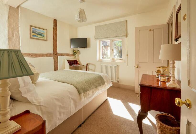 חדר בסיסי, The Greyhound Inn