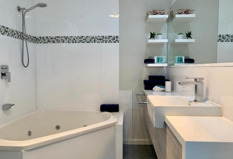 オーシャンビューのジャグジー付スタンダードルーム, Apollo Bay Waterfront Motor Inn