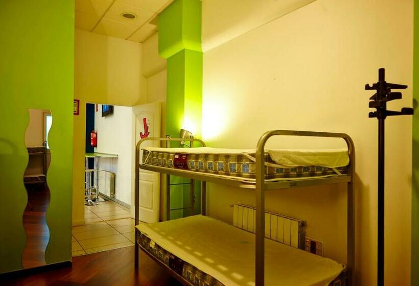 Кровать в Общей Комнате, Pil Pil Hostel Bilbao