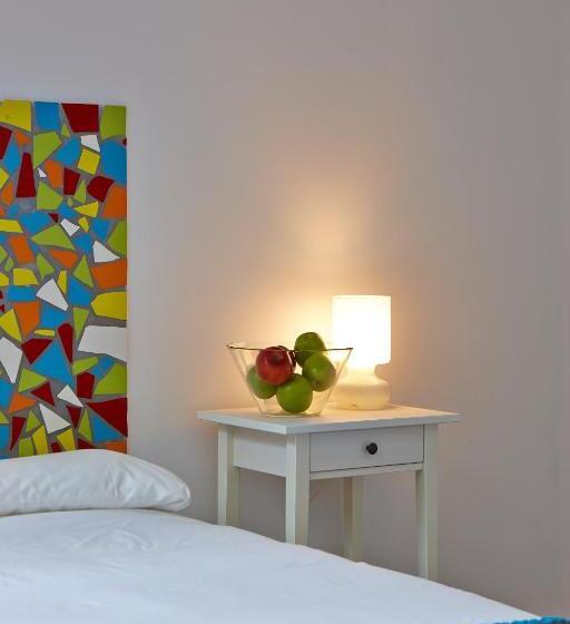 اتاق استاندارد سه تخته با سرویس بهداشتی مشترک, Pil Pil Hostel Bilbao