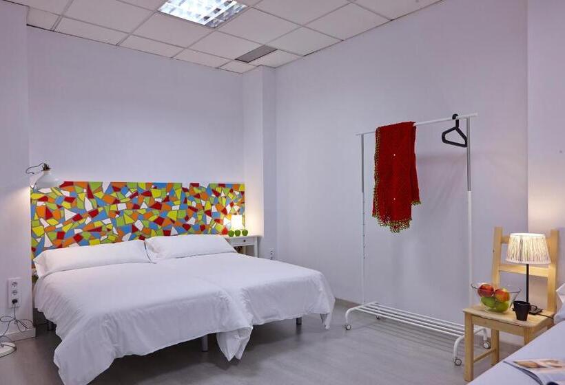 اتاق استاندارد سه تخته با سرویس بهداشتی مشترک, Pil Pil Hostel Bilbao