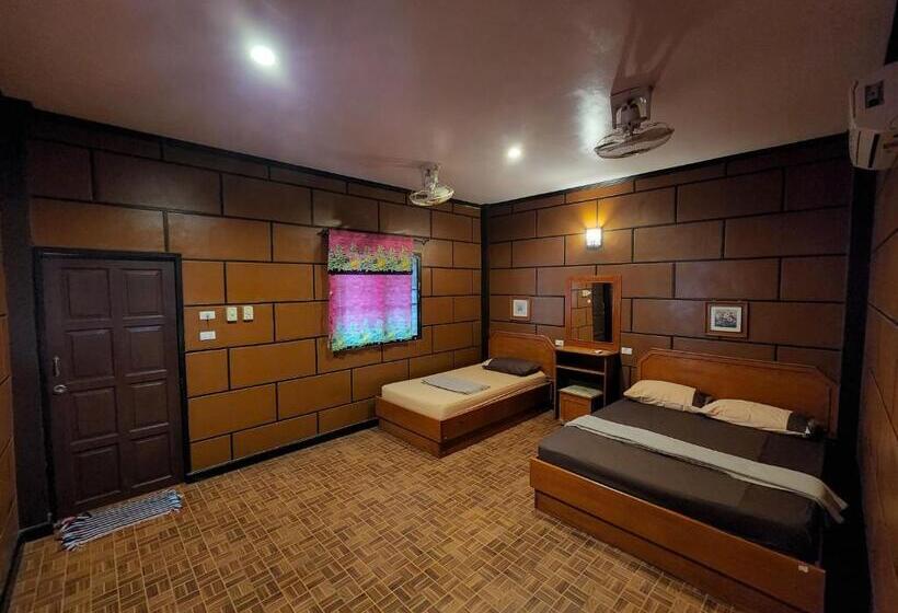 豪华海景房带阳台, Coral Bungalows