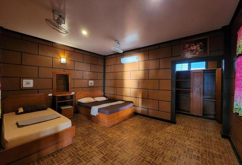 豪华海景房带阳台, Coral Bungalows