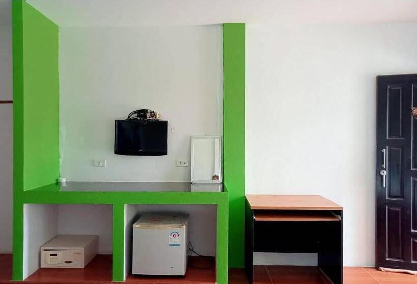 غرفة قياسية ثلاثية, Bank Guesthouse