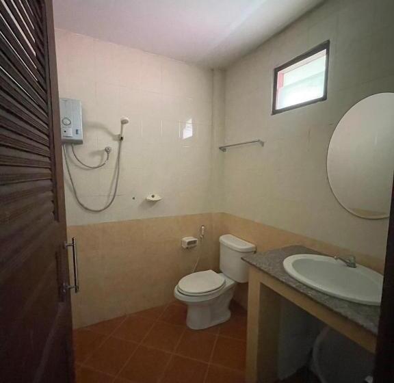 غرفة قياسية ثلاثية, Bank Guesthouse