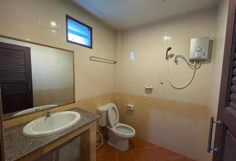 غرفة قياسية ثلاثية, Bank Guesthouse