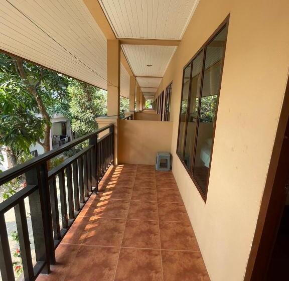 غرفة قياسية ثلاثية, Bank Guesthouse