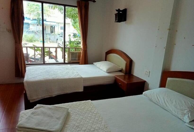 غرفة قياسية ثلاثية, Bank Guesthouse