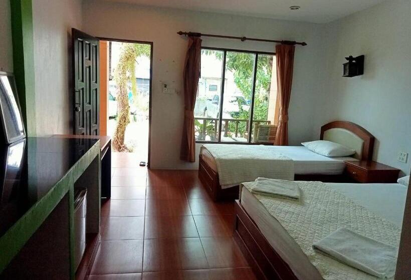 غرفة قياسية ثلاثية مزودة بتراس, Bank Guesthouse