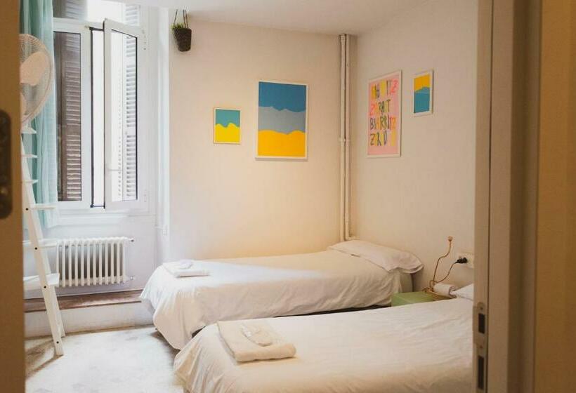 バス共有のスタンダードルーム, A Room In The City Hostel