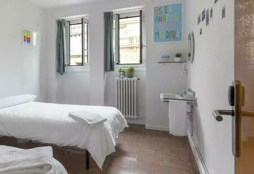 Standard-huone Jaettu Kylpyhuone, A Room In The City Hostel
