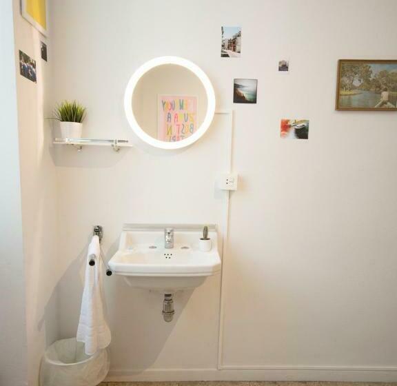 スタンダードルーム、2段ベッド共用バスルーム, A Room In The City Hostel