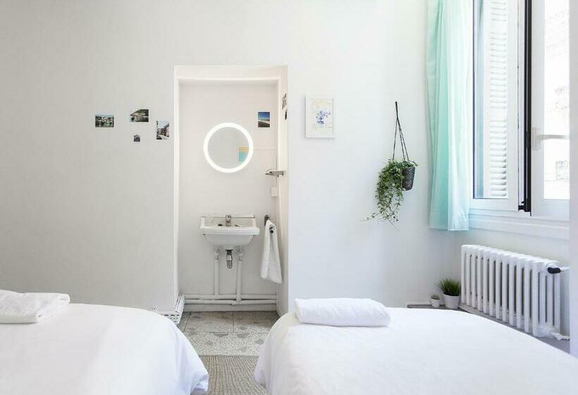 バス共有のスタンダードルーム, A Room In The City Hostel