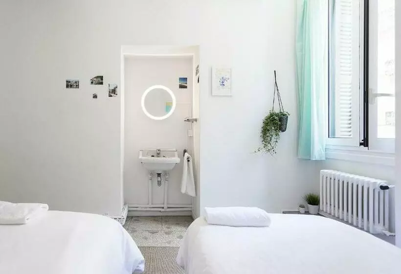 Standard-huone Jaettu Kylpyhuone, A Room In The City Hostel