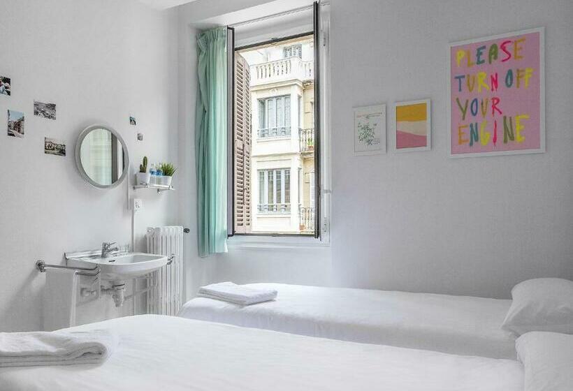 バス共有のスタンダードルーム, A Room In The City Hostel