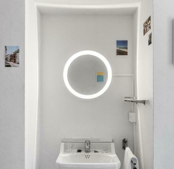 バス共有のスタンダードルーム, A Room In The City Hostel