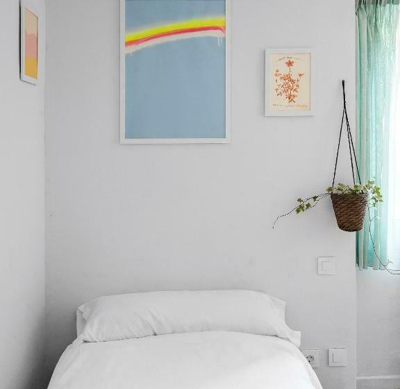 バス共有のスタンダードルーム, A Room In The City Hostel