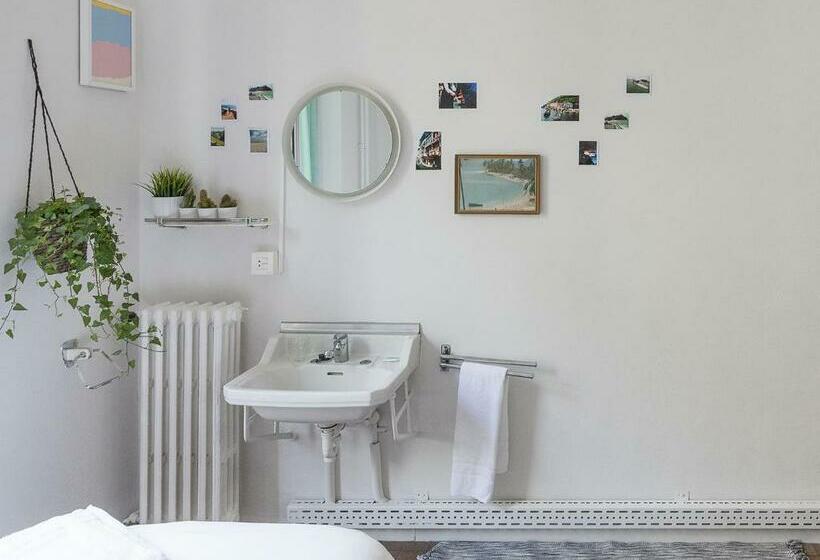 バス共有のスタンダードルーム, A Room In The City Hostel