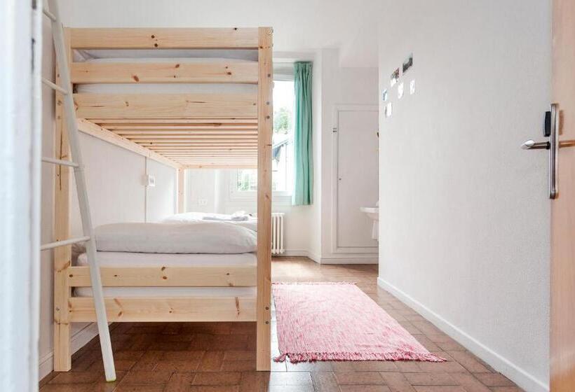 スタンダードルーム、2段ベッド共用バスルーム, A Room In The City Hostel