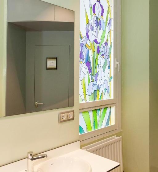 共同バス付シェアルーム, A Room In The City Hostel