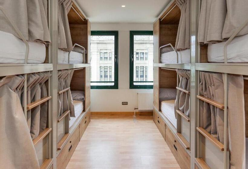 共同バス付シェアルーム, A Room In The City Hostel