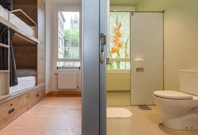 Standard-huone Kerrossängyt, A Room In The City Hostel