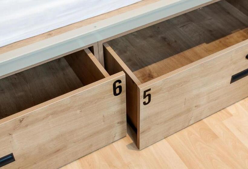 浴室共有スタンダード４人用ルーム, A Room In The City Hostel