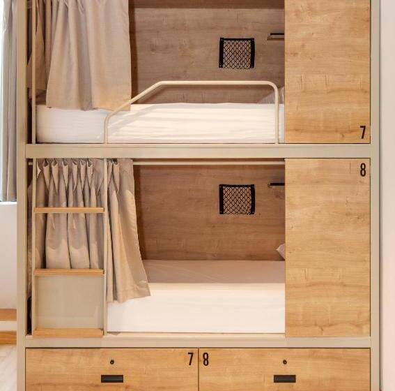 浴室共有スタンダード４人用ルーム, A Room In The City Hostel