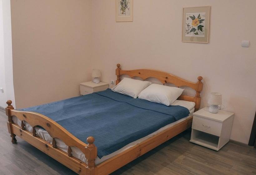 شقة غرفة واحدة, Akvarel