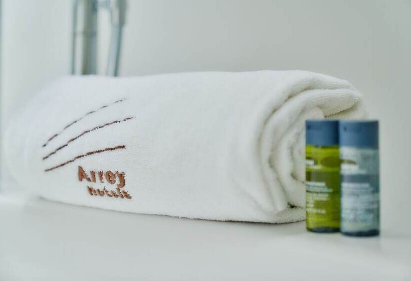 Номер Стандарт, Arrey Alella