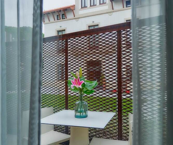 Номер Superior, Arrey Alella