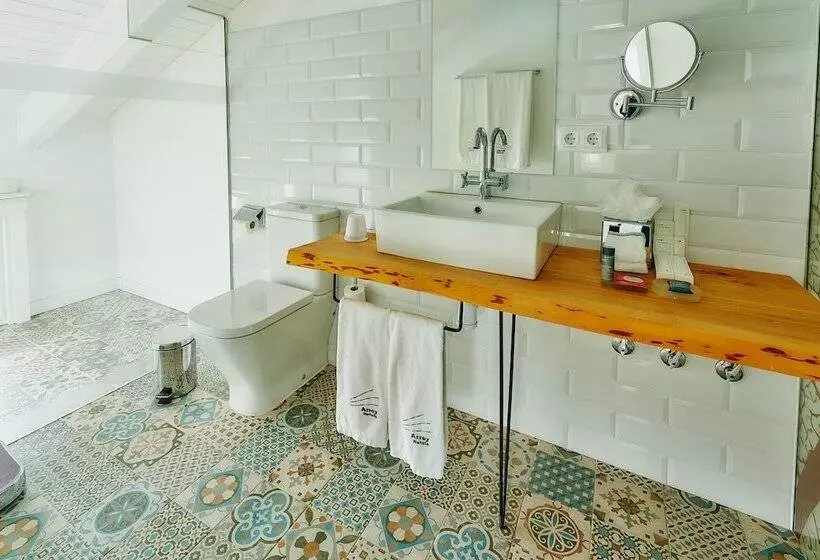 Deluxe Kamer, Arrey Alella