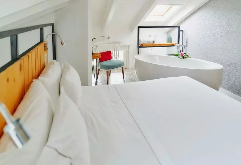 Deluxe Kamer, Arrey Alella