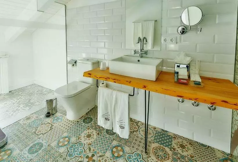 Deluxe Kamer, Arrey Alella