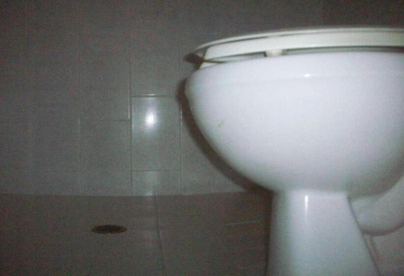 חדר סטנדרט לשלושה, Avenida