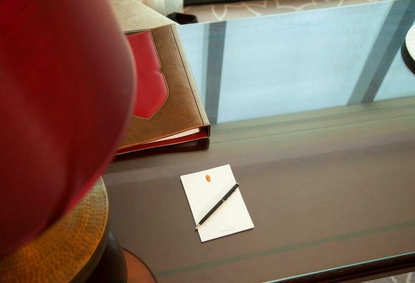 プレミアムルーム, Bab Al Qasr