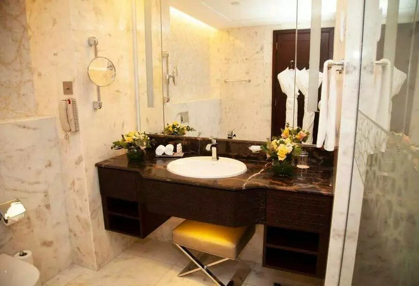 ファミリールーム, Bab Al Qasr