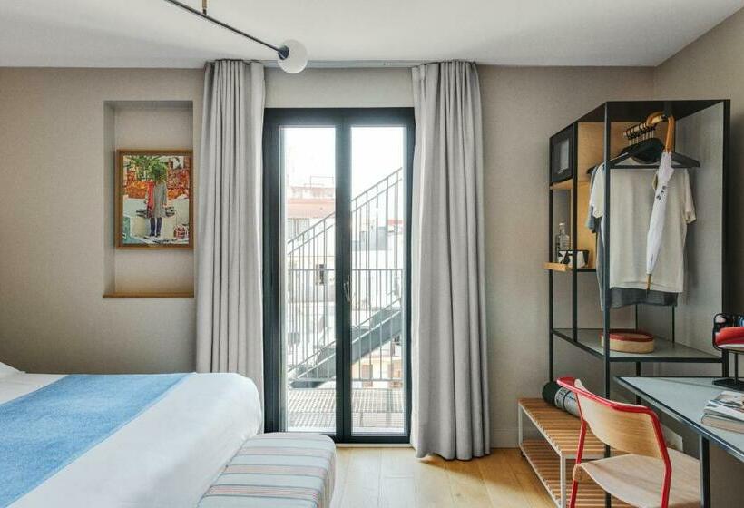 Номер Стандарт Вид на Бассейн, Brummell